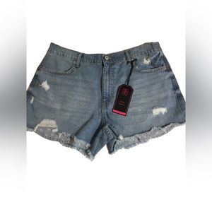 No Boundaries Distressed Shorts Size 15 NWT